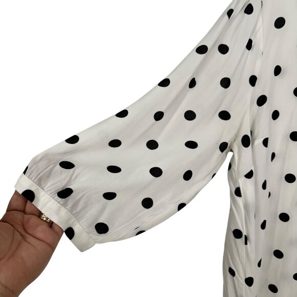 Torrid  Polka Dot V-Neck Chain Detail Top Blouse SZ 2XL  3/4 Sleeves White/Black - Picture 4 of 10
